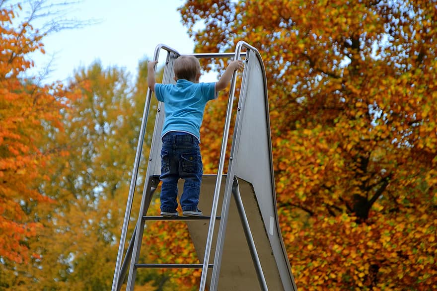 子、幼年期、遊び場、秋、屋外、滑り台