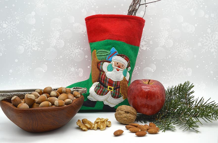 Nicolás, motivo navideño, adviento, Temporada de Adviento, ramas de abeto, fuego, Navidad, humor navideño, manzana, nueces, botas de nicholas