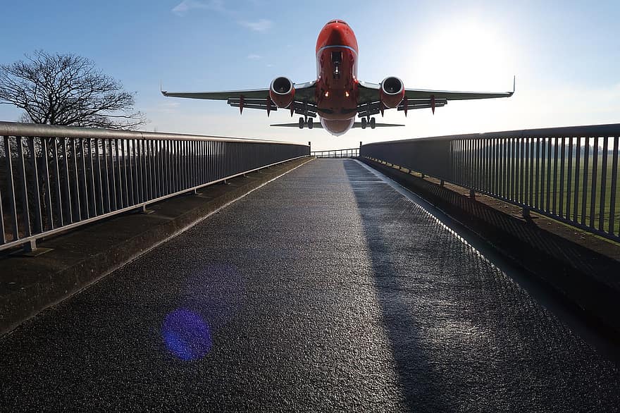 aeronave, avião, ponte, estrada, cruzando, corrimão, perspectiva, começar