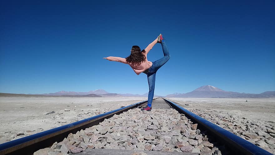 chemin de fer, équilibre, femme, lac salé, Bolivie, yoga, danser, Natarajasana, des sports, femmes, une personne