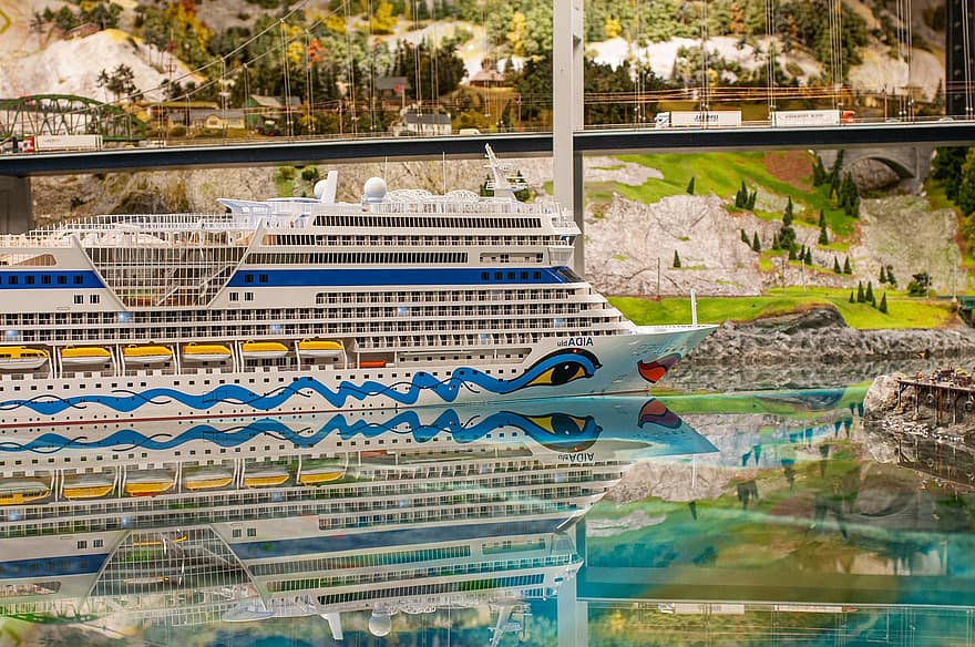 Cruise schip, zee, spoorweg, miniatuur spoorweg, museum, Hamburg, schip, reflectie, miniatuur wonderland