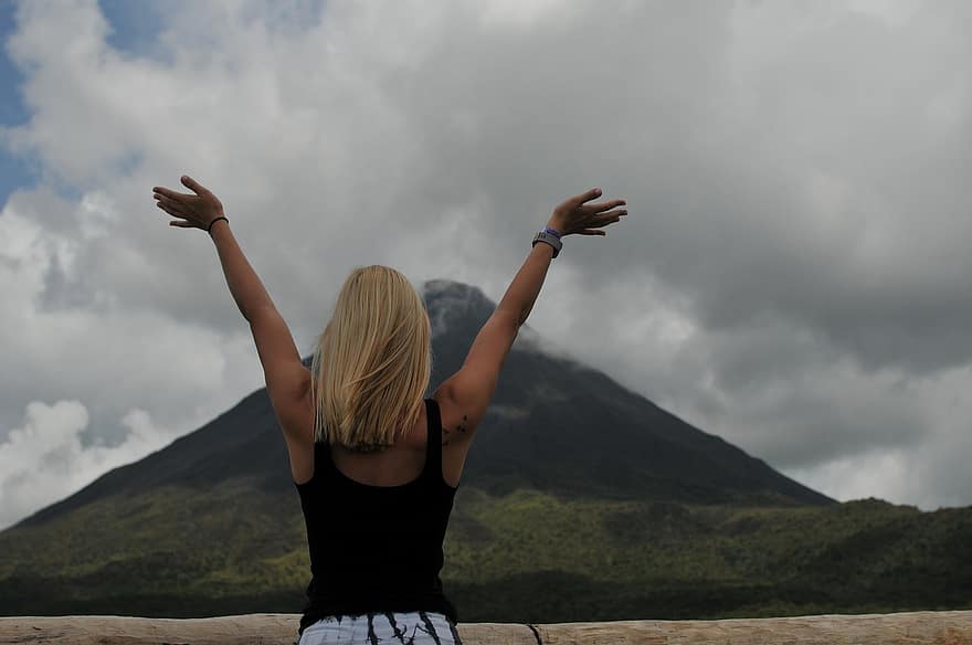 nő, dom, hegy, Costa Rica, arenal vulkán, vulkán, természet, utazás, szabadidő, vakáció