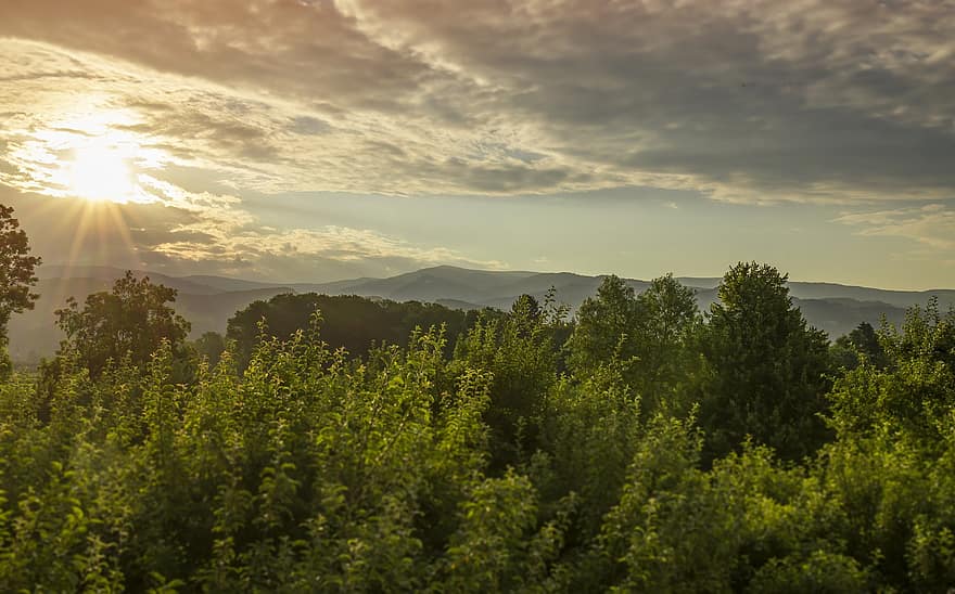 Lavanttal, Carinthie, L'Autriche, la nature, paysage, Saualm, les montagnes, forêt, ciel, le coucher du soleil, des nuages