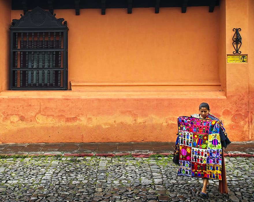 mulher, vendedor de rua, cobertor, cachecol, colorida, estrada