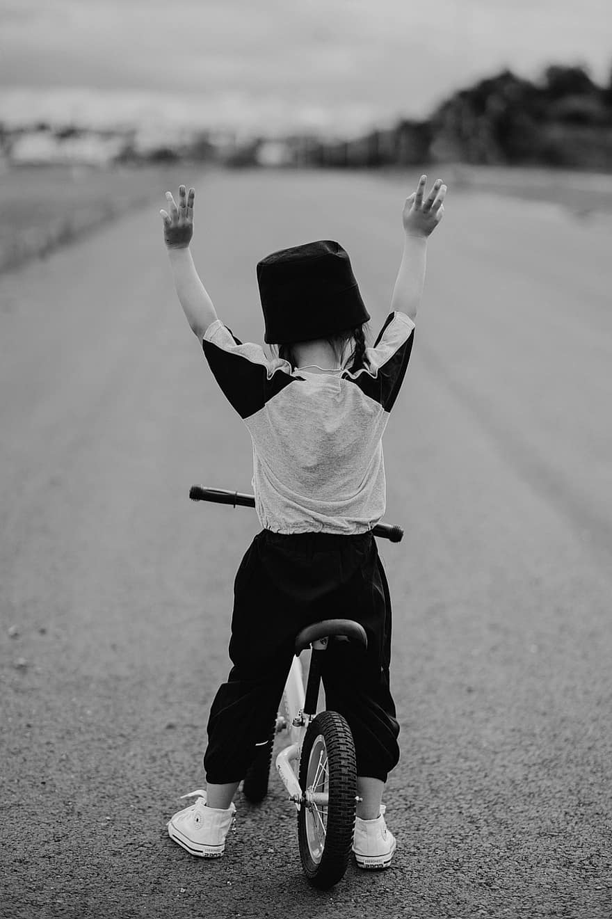 nadó, noia, bicicleta, infància, diversió, carretera