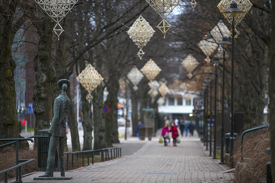 Promenade des sculptures de Kotka, Finlande, rue, architecture, lanterne, endroit célèbre, Hommes, la vie en ville, en marchant, éclairage public, des cultures
