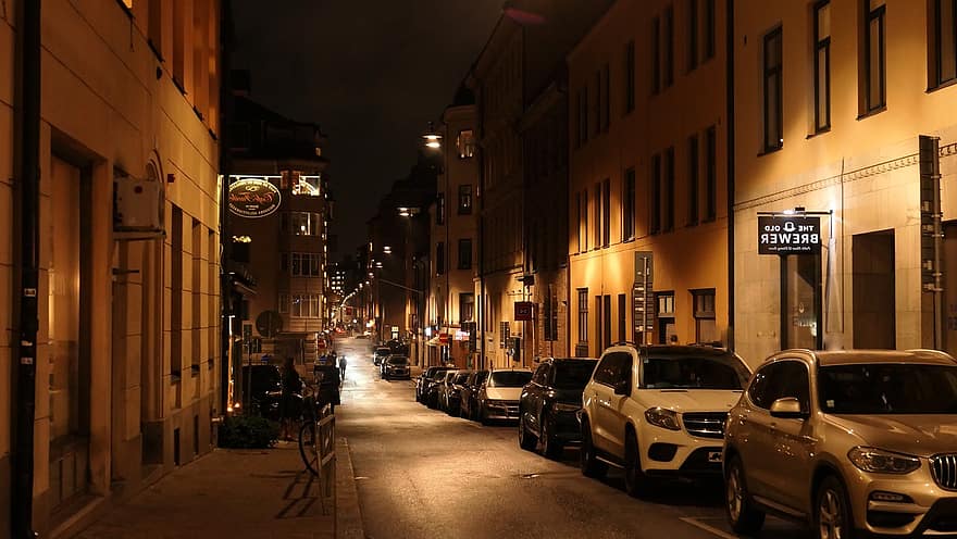 gatvės vaizdas, automobiliai, pastatas, automobilių stovėjimo aikštelė, naktinis vaizdas, skandinavija, Švedija, naktis, automobilis, miesto gyvenimas, architektūra