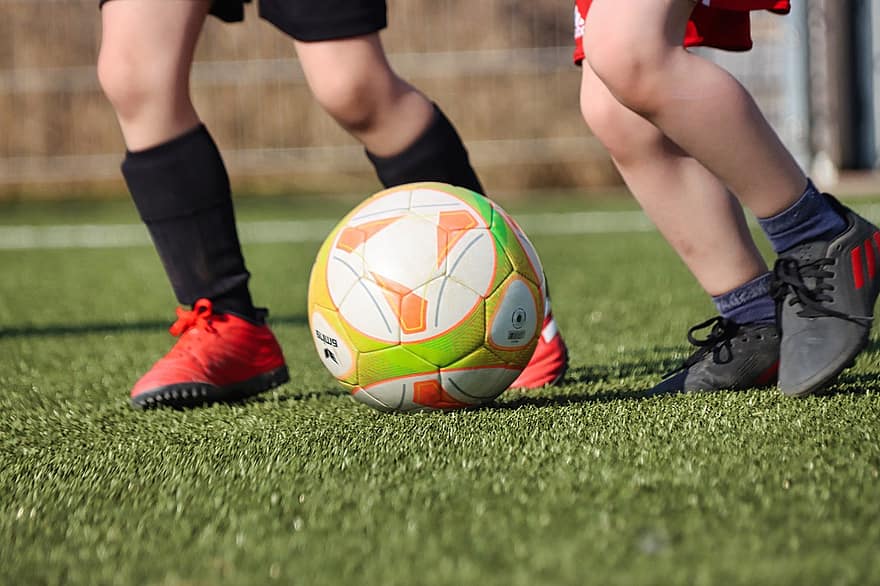 pemuda, sepak bola, olahraga, anak, latihan, lutut, kaki, aktivitas, bermain, bola, rumput