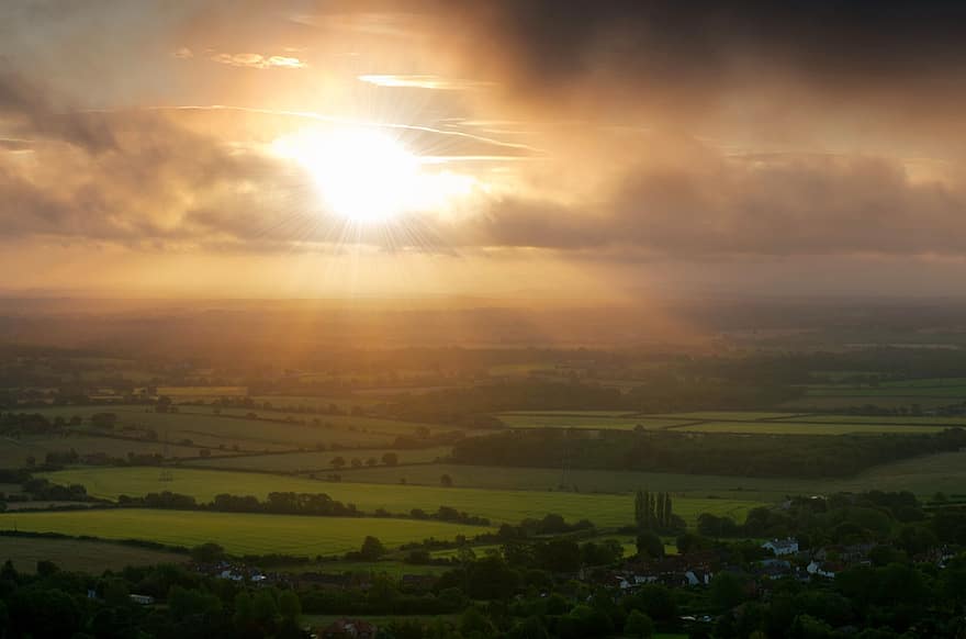 weald, Sussex, i campi, scena rurale, paesaggio, estate, azienda agricola, tramonto, sole, prato, luce del sole