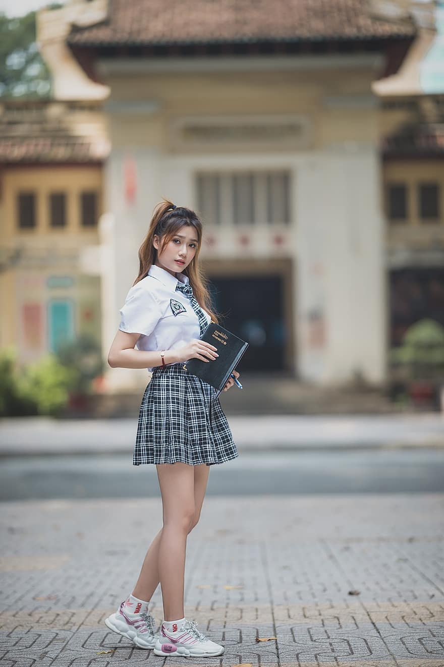 mada, mokyklos uniforma, mergina, nešiojamas kompiuteris, vietnamiečių, moksleivė, studentas, modelis, moteris, grožis, gražus