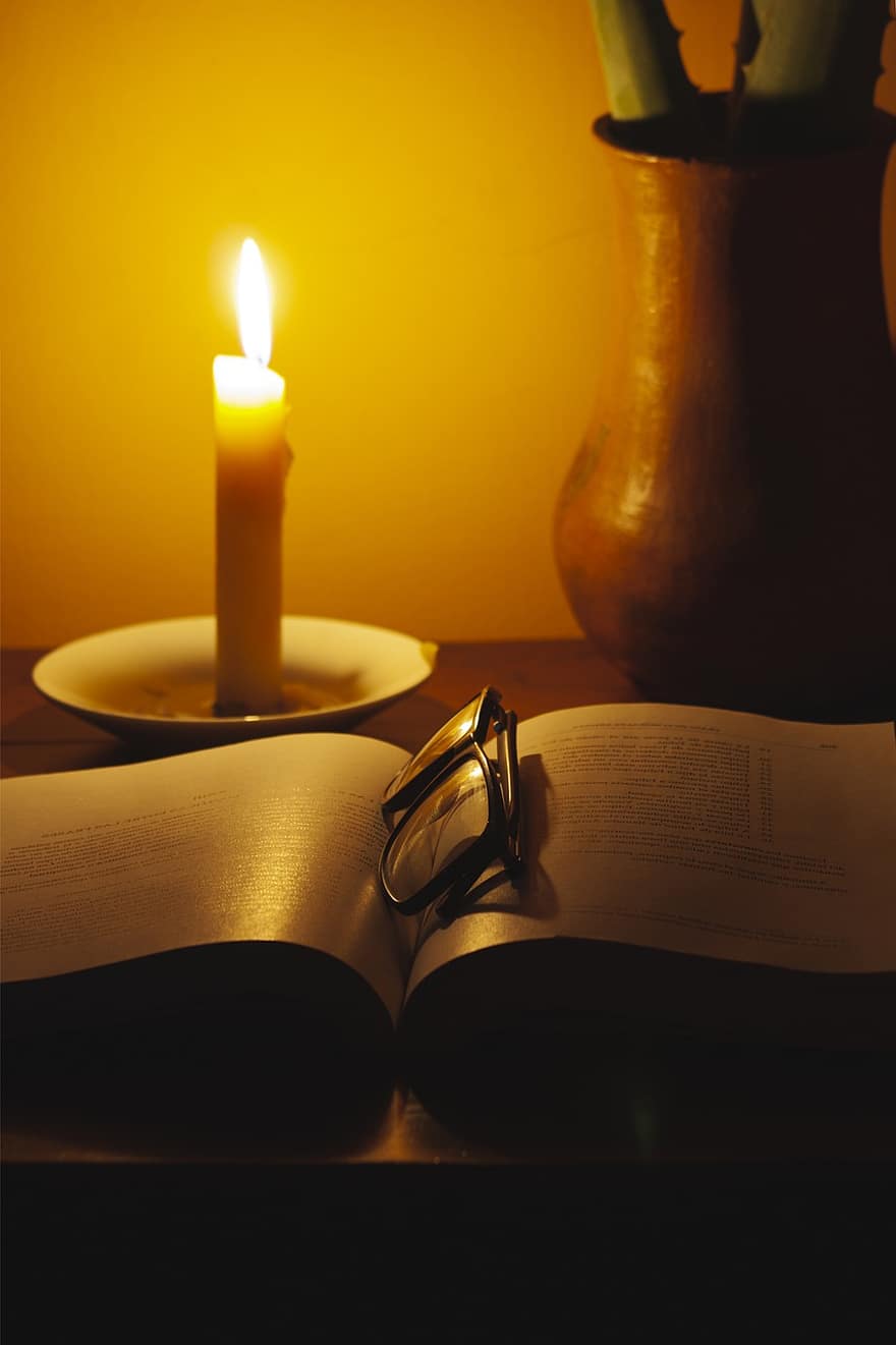 žvakė, knyga, skaityti, tyrimas, grožinė literatūra, istorija, literatūra, liepsna, skaitymas, lentelė, krikščionybė