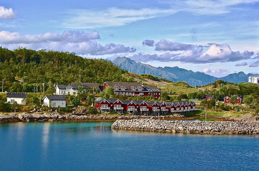 Norveç, fiyort, tahta evler, dağ, gemi seyahati, doğa, gökyüzü