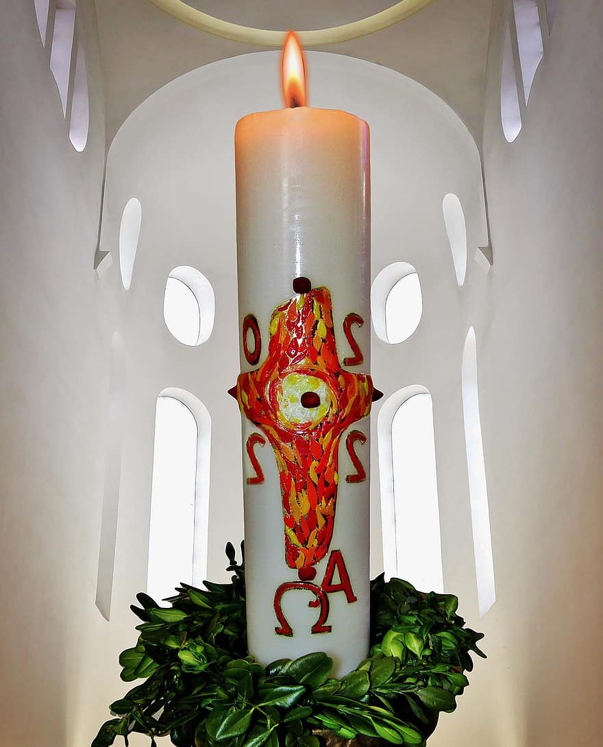 Πάσχα, πασχαλινό κερί, χριστιανισμός, θρησκεία, Εκκλησία, λειτουργία, Νύχτα του Πάσχα, φως κεριών, κερί, διακόσμηση, εντός κτίριου