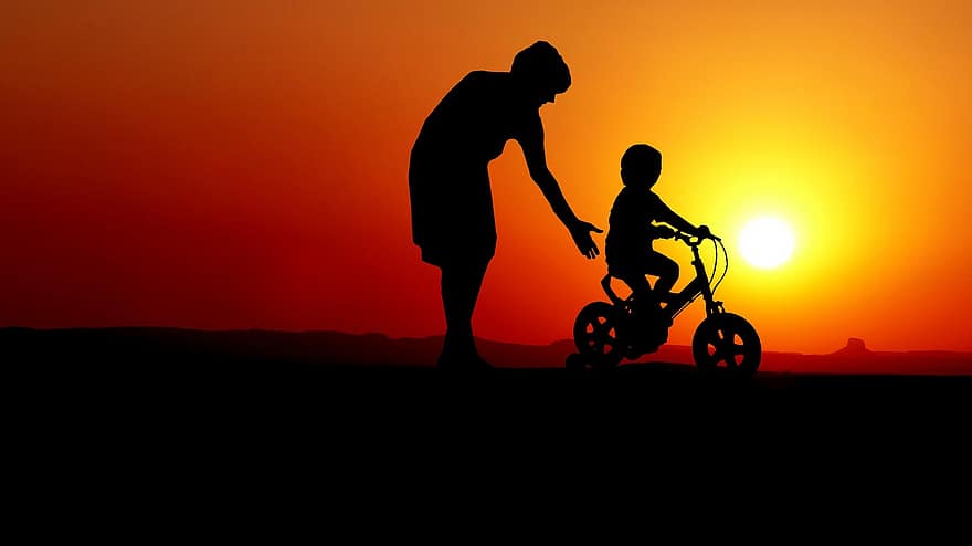 заход солнца, ребенок, мама, учусь, велосипед, семья, родственник, летом, детство, веселье