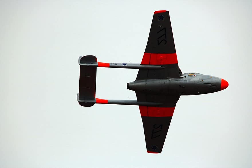 De Havilland Dh, 115 vampiro T55, chorro, combatiente, bombardeo, vendimia, patrimonio, monitor, espectáculo aéreo