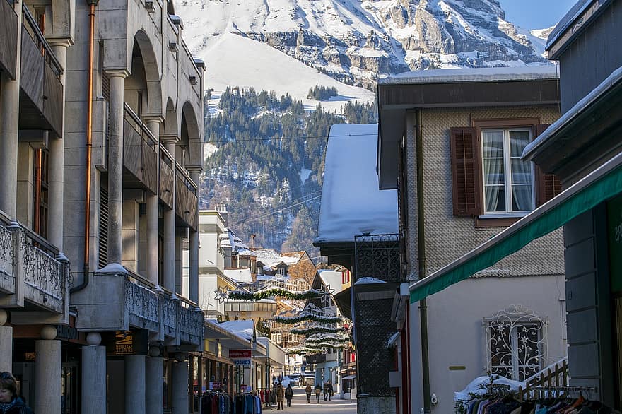 Miesto centras, žmonių, žiemą, sniegas, kaimas, parduotuvėse, pastatai, gatvė, kelias, vaikščioti, kalnas