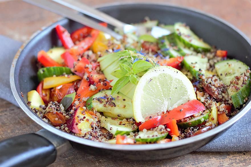 quinoa, salāti, veselīgi, ēdiens, svaiga, dārzeņi, ēst, tomāti, vegāns, garšīgi, diēta