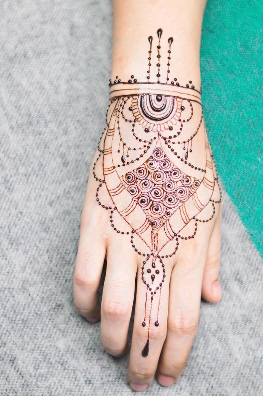 meisje, hand-, henna-, mendi, natuurlijk, huwelijk, lichaam, verf, patroon, Indië, ontwerp
