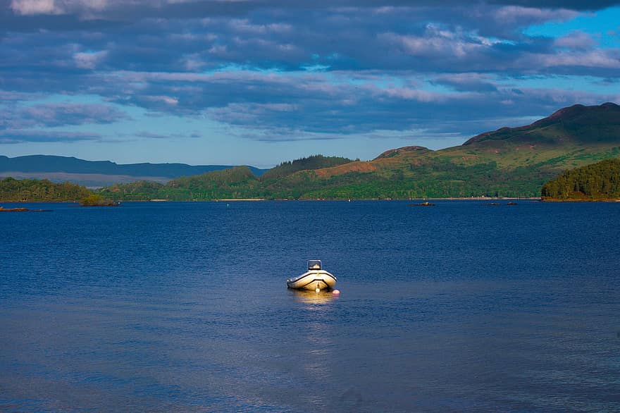 بحيرة لوموند ، بحيرة ، اسكتلندا ، ماء ، سفينة بحرية ، أزرق ، الصيف ، المناظر الطبيعيه ، الجبل ، السفر ، غيم