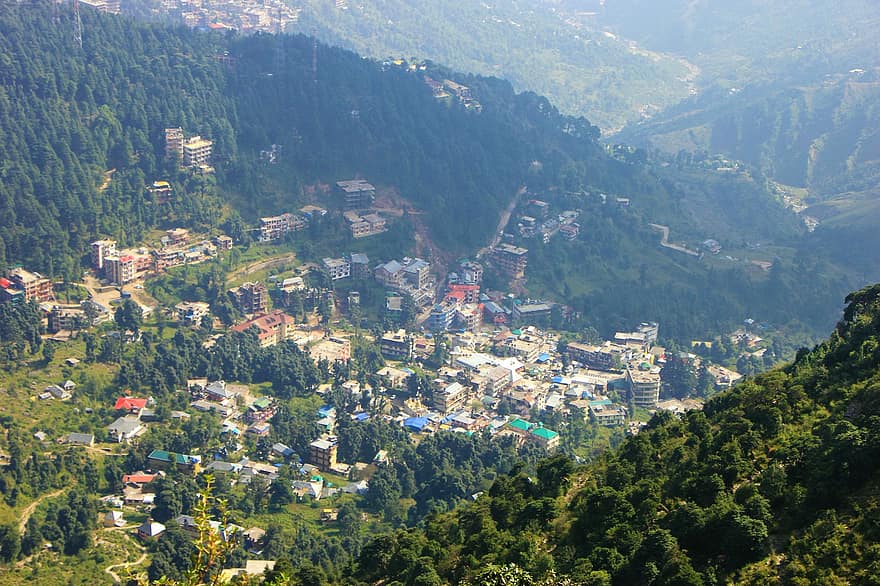 Punto de vista, vista aerea, pequeño pueblo, Dharamshala