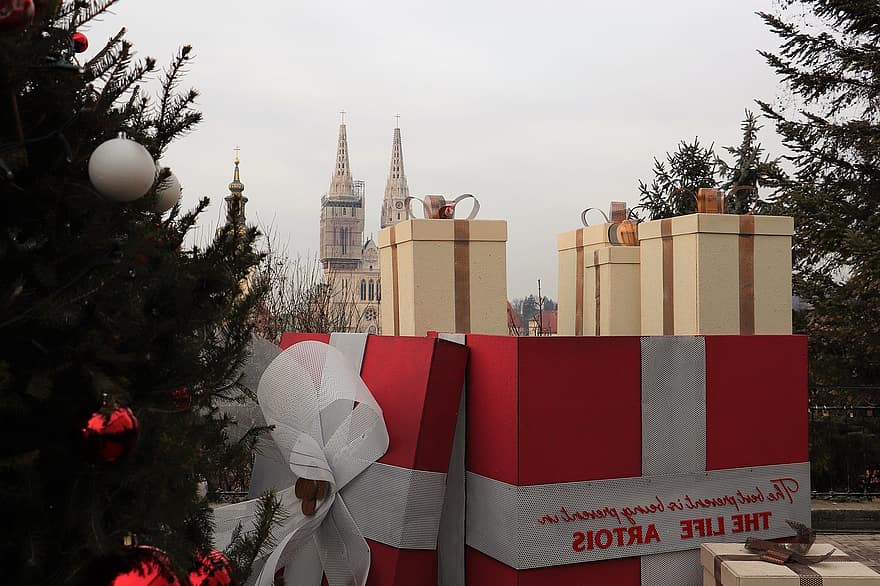 Yılbaşı hediyesi, gelişi, kış, Zagreb Panorama, Noel ruhu, Bayram, kutlama, ağaç, hediye, kültürler, mimari