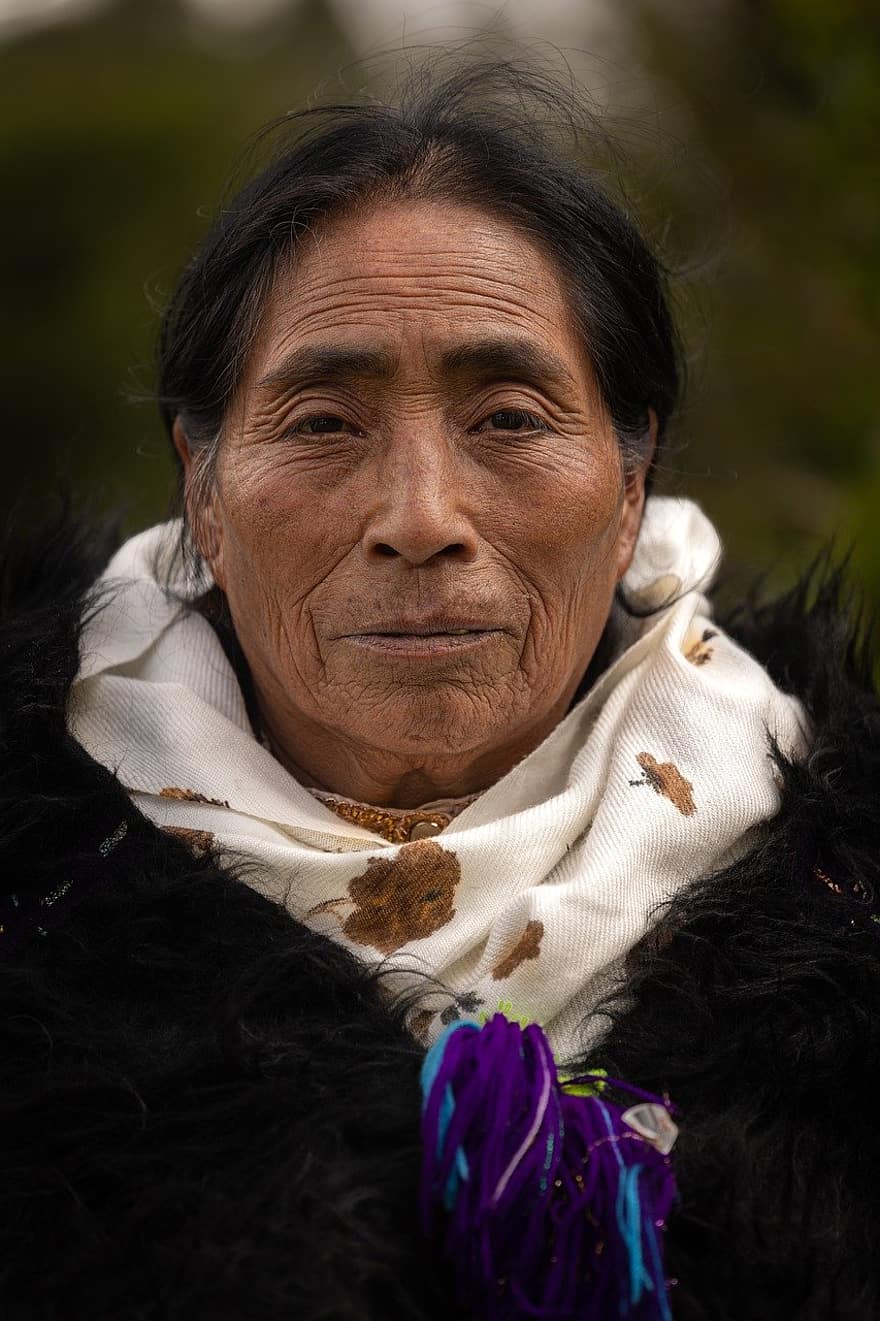 المكسيك ، امرأة من السكان الأصليين ، صورة ، امرأة مسنة ، تشياباس ، شخص واحد ، نساء ، كبار السن ، بالغ ، النظر إلى الكاميرا ، واحد