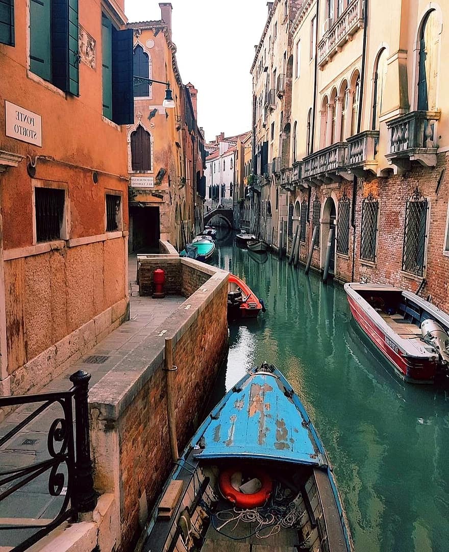 Benátky, Úzký kanál, domy, Itálie, kanál, lodí, budov, město, námořní plavidlo, architektura, slavné místo