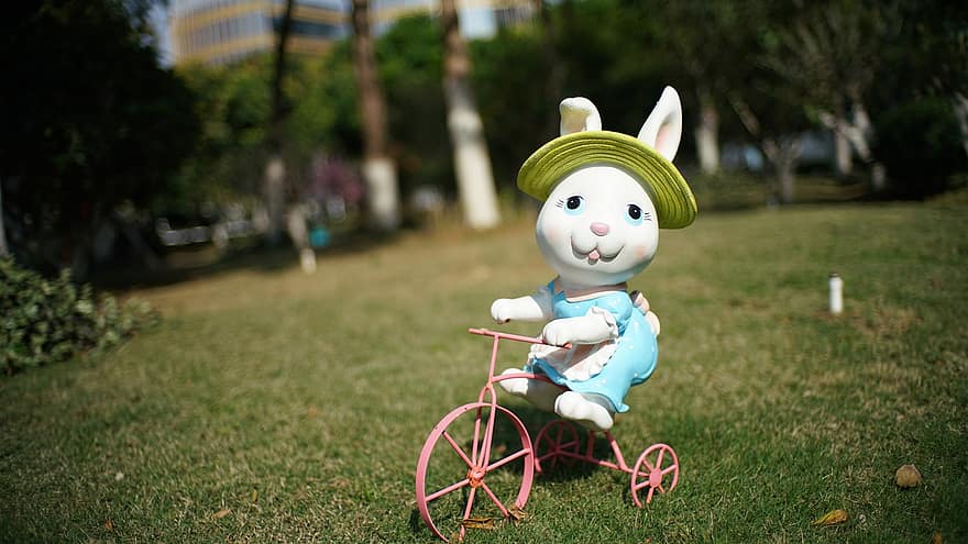 titella, nina, conill, bicicleta, herba, bonic, diversió, joguina, color verd, nen, alegre