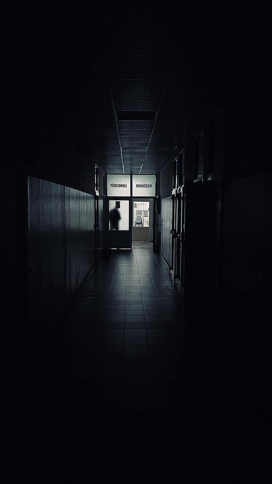 szpital, korytarz, przejście, ciemność, straszny