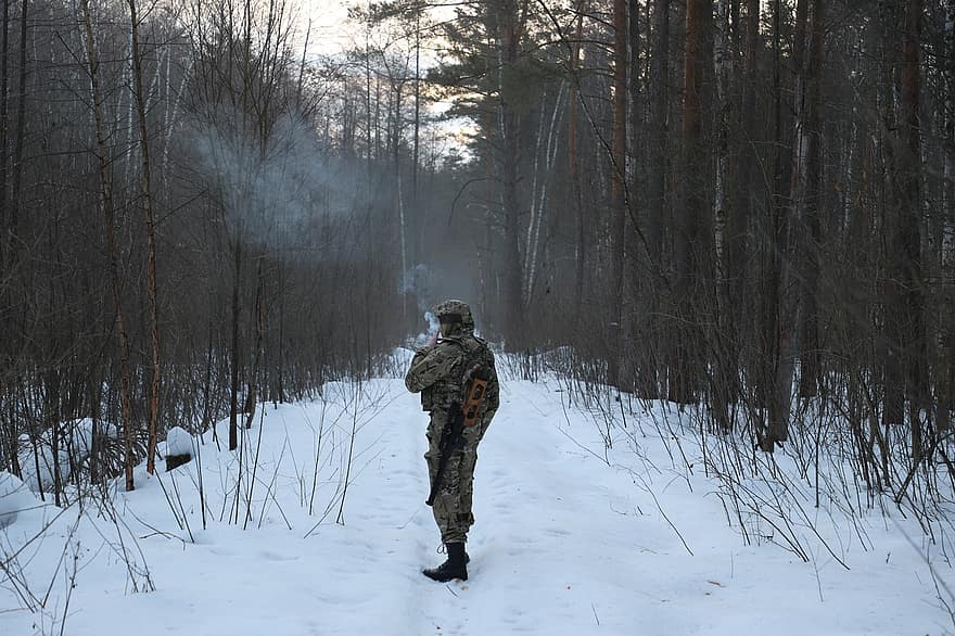 soldaat, rook, sneeuw, Bos, vorst, camouflage, airsoft, natuur, winter, дым, зима