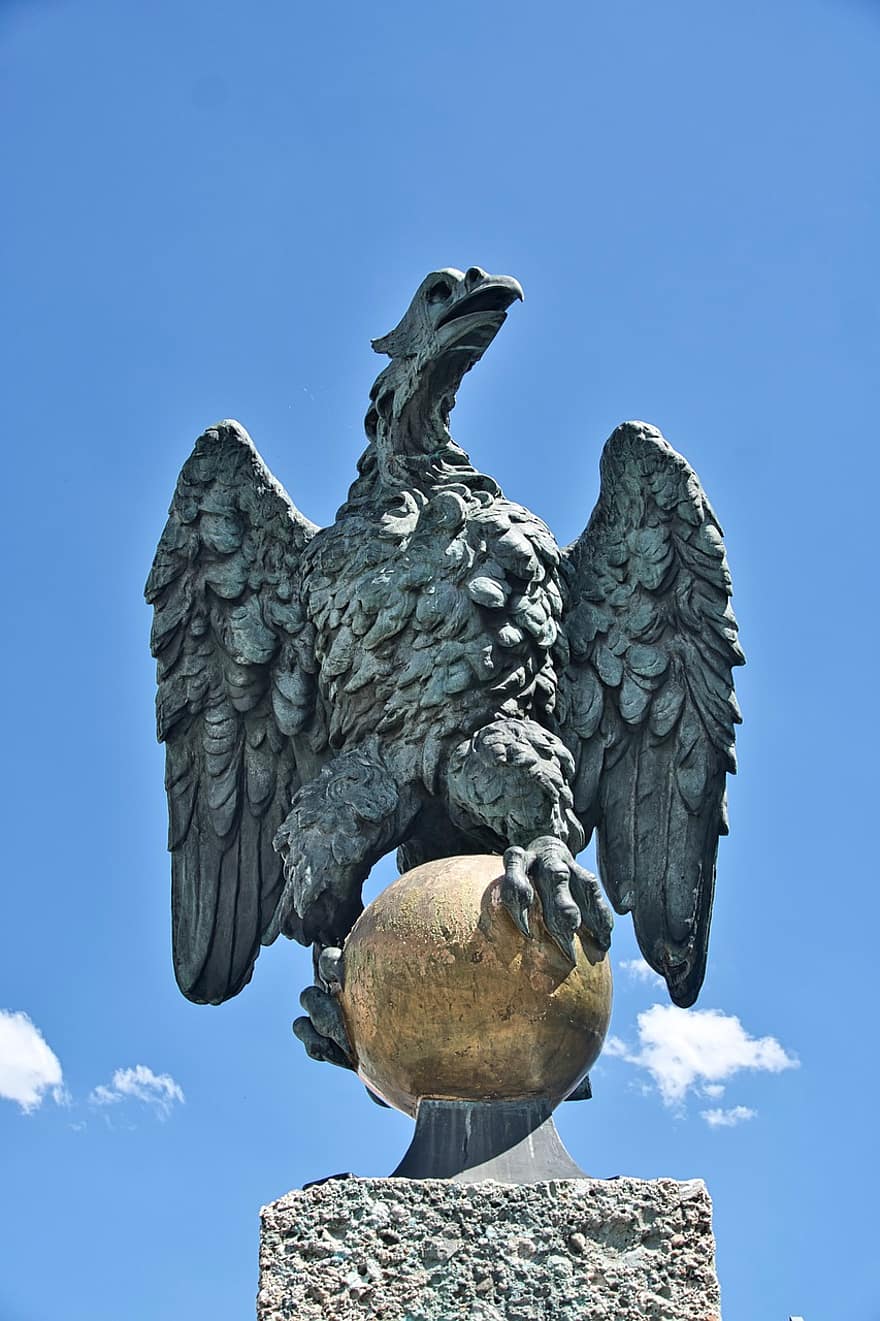 Aigle, sculpture d'aigle