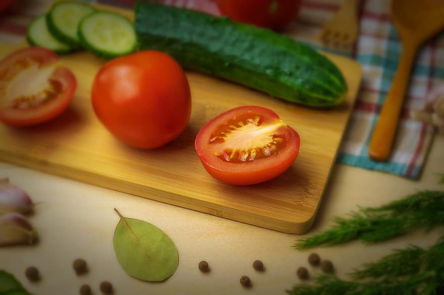 Tomaten, Gemüse, Lebensmittel, Gurke, Zutaten, Kochen, gesund, Hackbrett, produzieren, Küche