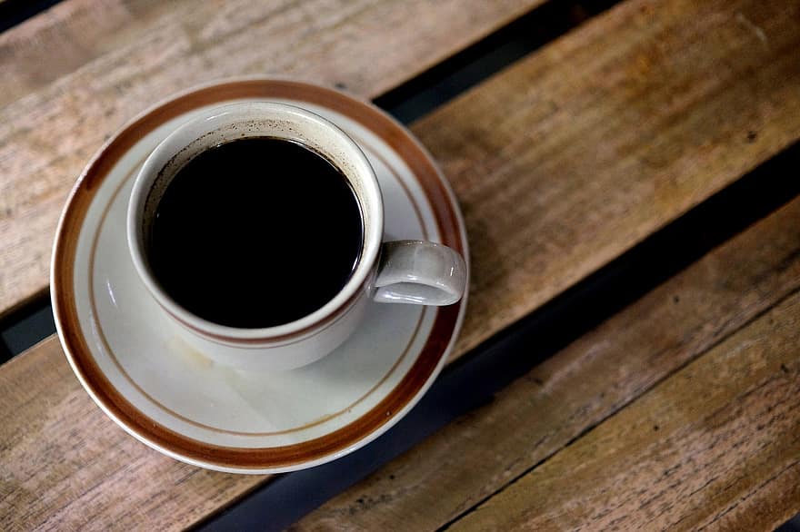 kahvi, juoda, kuppi, kofeiini, musta kahvi, juoma, pikkulautanen, aamiainen, pöytä, puu, lähikuva