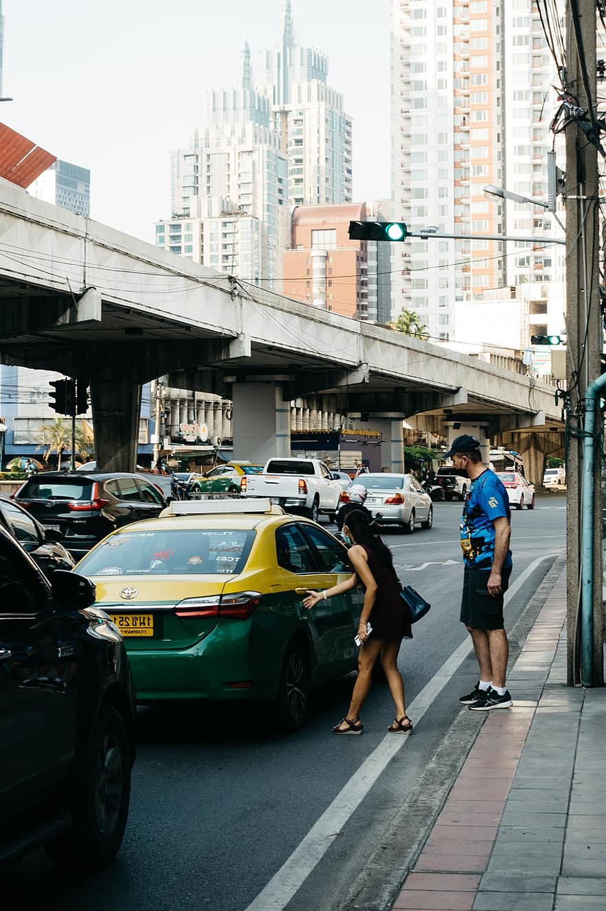 der Verkehr, Thailand, Stadt, Straße, Ein Taxi rufen, Transport, Stadt leben, Auto, Geschwindigkeit, Stadtbild, die Architektur