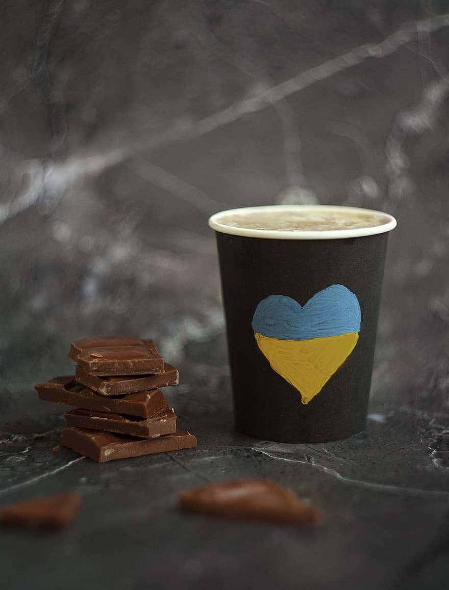 コーヒー、チョコレート、フード、ドリンク、カップ、飲み物、甘い、キャンディー、心臓、ウクライナの旗、テーブル