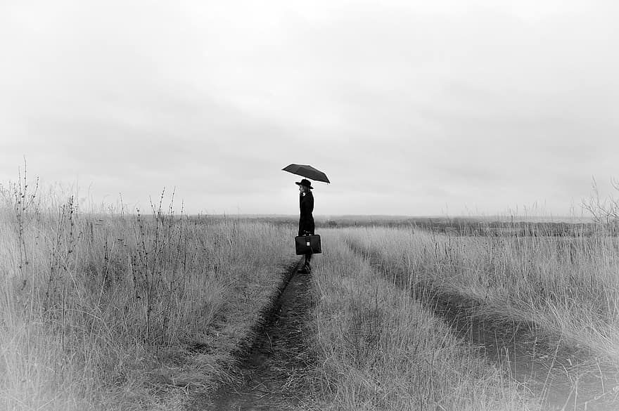 vrouw, mysterieus, reiziger, enkel en alleen, paraplu, somber, spoor, veld-, platteland, buitenshuis, zwart en wit