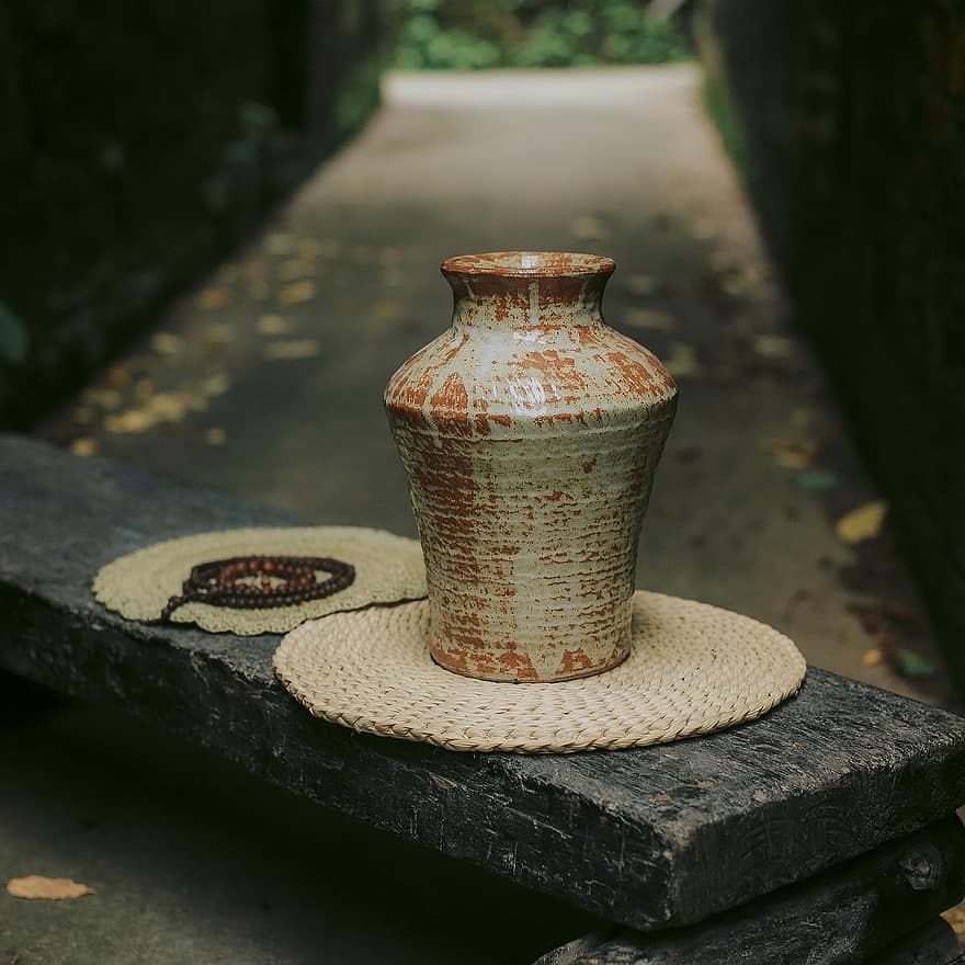 keramisk vase, vase, keramisk krukke, krukke, keramik, gammeldags, tæt på, kulturer, træ, enkelt objekt, gammel