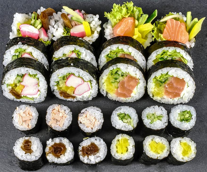 Sushi, rouleaux de sushi, maki californie, nourriture japonaise, cuisine japonaise