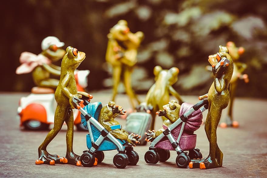 ranas, escena de la calle, paseante, divertido, niños, juguete, pequeña, figurilla, madera, decoración, colección