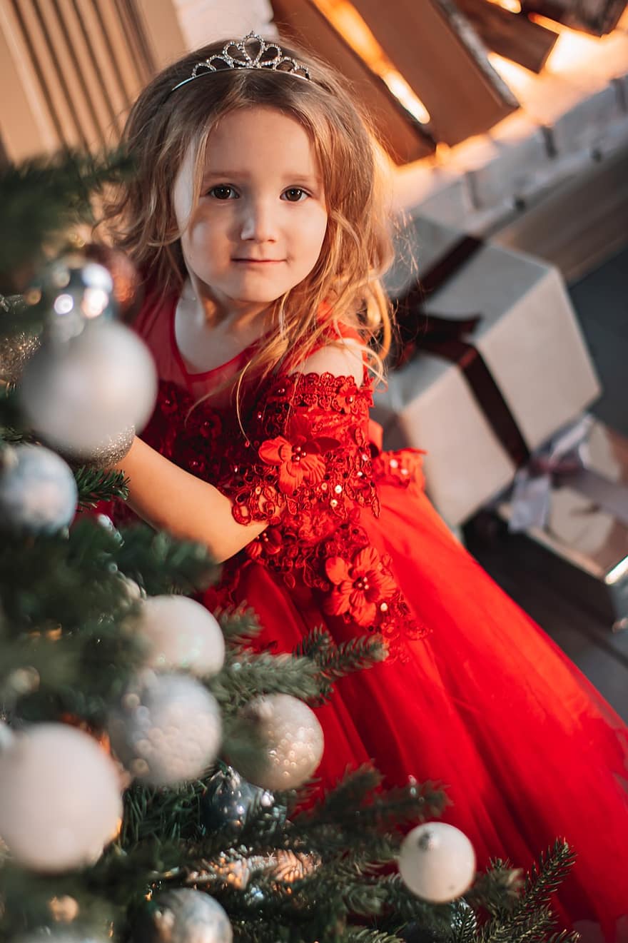 ребенок, девушка, Рождественская елка, Красный Ресс, дитя, молодой, улыбка, милый, поза, портрет, рождество