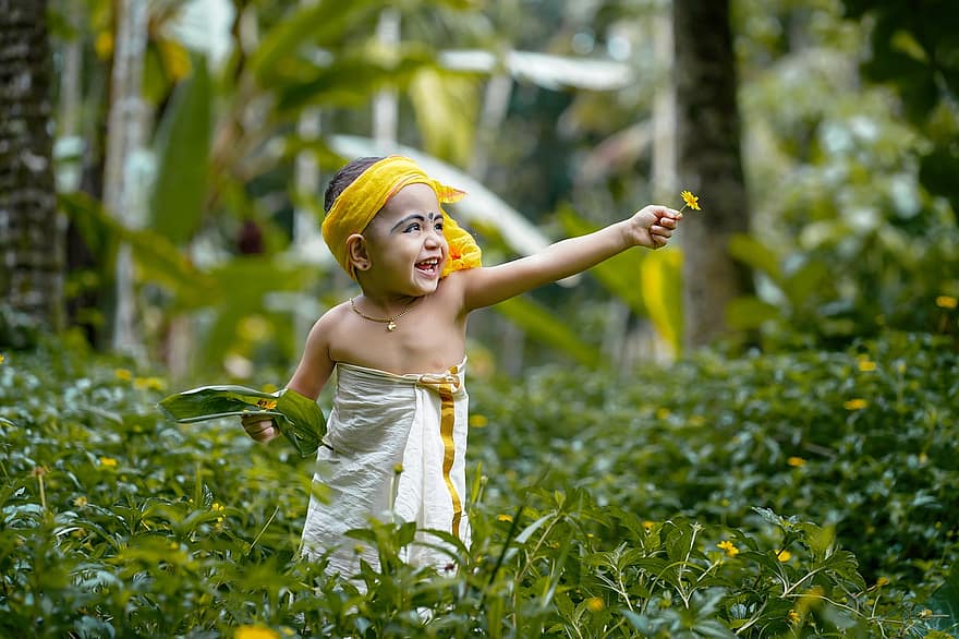 Malayali, kind, kleine meid, schattig kind, glimlach, speels, Schattig kind, spelen, Kerala klein meisje, bloemen, groen
