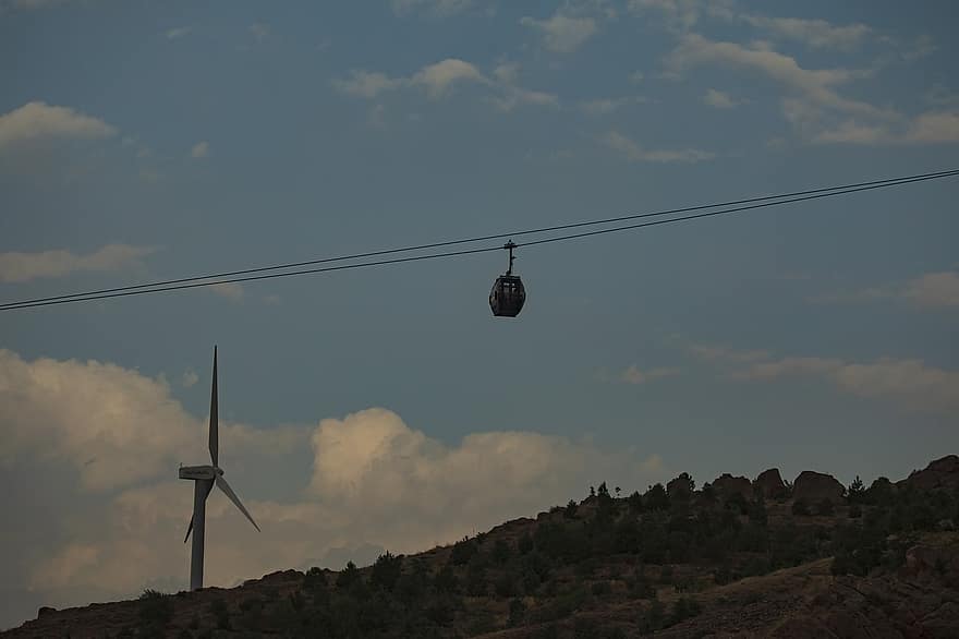 windturbine, windmolenpark, gondelbaan, kabelbaan, ik rende, Tabriz, Oost-Azerbeidzjan provincie, Azië