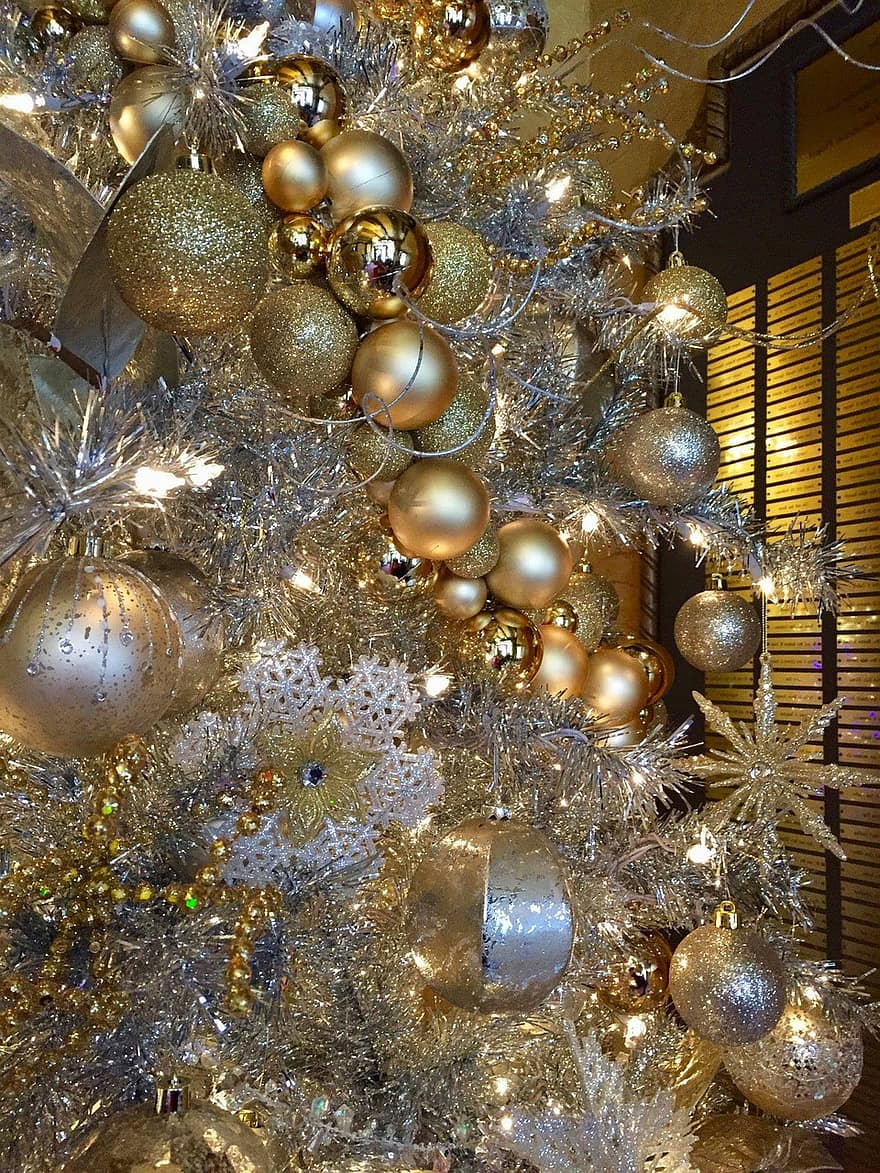 festa degli alberi, Fort Wayne, Indiana, ambasciata, architettura, punto di riferimento, storico, decorazioni natalizie, luci di Natale, scintillante