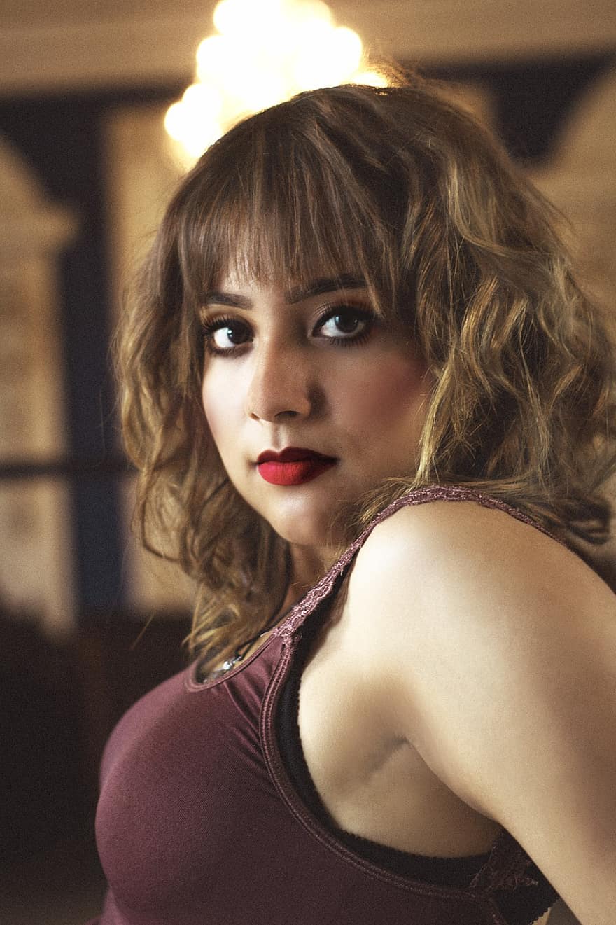 Woman, Strong, Middle Plane, Woman With Curly Hair, Girl Looking Aside, Large Eyes, Red Lips, Model, Curly, Pose, Gesture