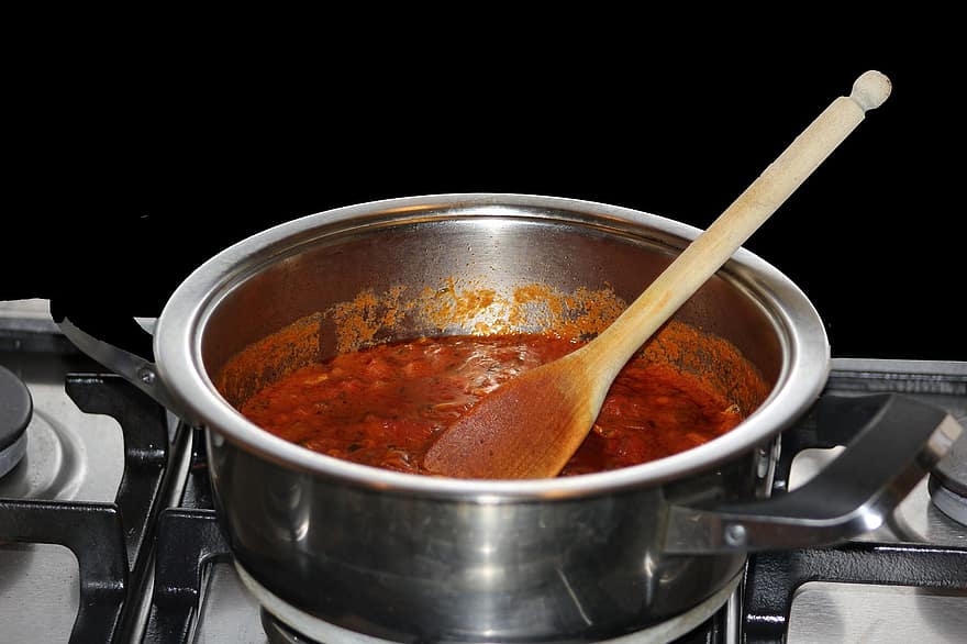 соус для пасты, приготовление еды, соус для спагетти, кастрюля, обед, средиземноморская еда, питание, крупный план, высокая температура, температура, еда