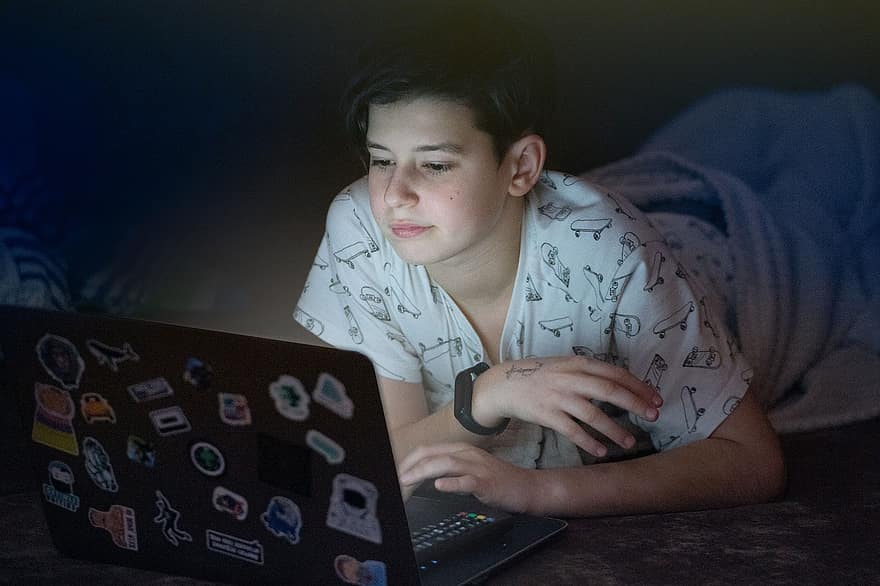 Computer, Laptop, Junge, Internet, Technologie, Kind, Nacht-, online, Zuhause, Bildung, Bildschirm
