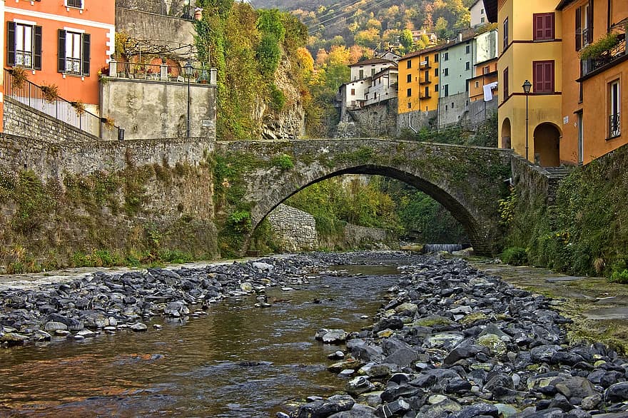 aldeia velha, Itália, lago como, Argegno, Lombardia, boca, rio, ponte, velho, turismo, Os pescadores da aldeia