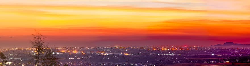 Sonnenuntergang, Panorama, Stadt, Lichter der Stadt, Stadtbild, Dämmerung, Nachglühen, Himmel, Himmelslandschaft, Landschaft, Wolken