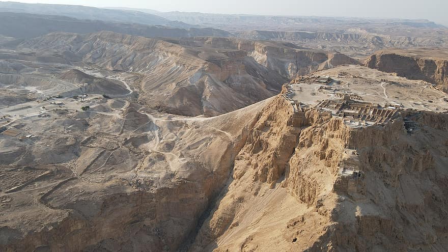 klify, formacja skalna, Rzymska rampa oblężnicza Masada, Masada strona zachodnia, Park Narodowy Masada, światowego dziedzictwa UNESCO, Rzymska rampa oblężnicza