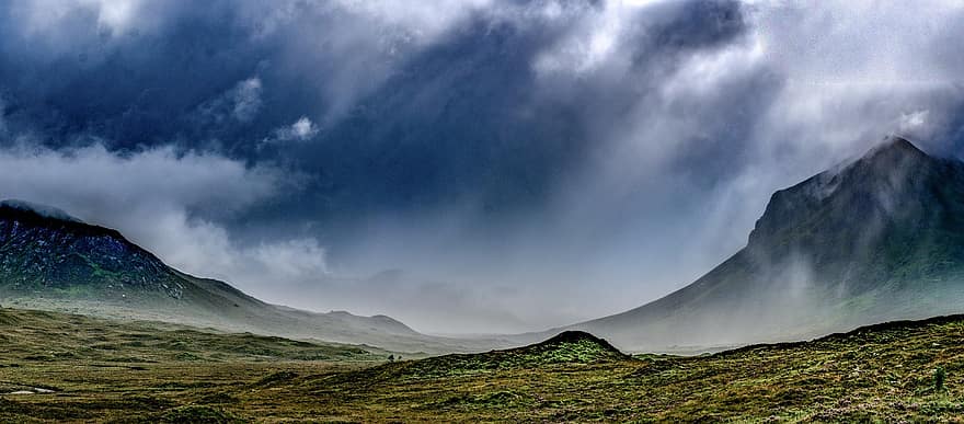 Isle of Skye, landskap, dal, fjellene, tåke, Skottland, natur, tidlig morgen lys, storm, blå himmel, skyer